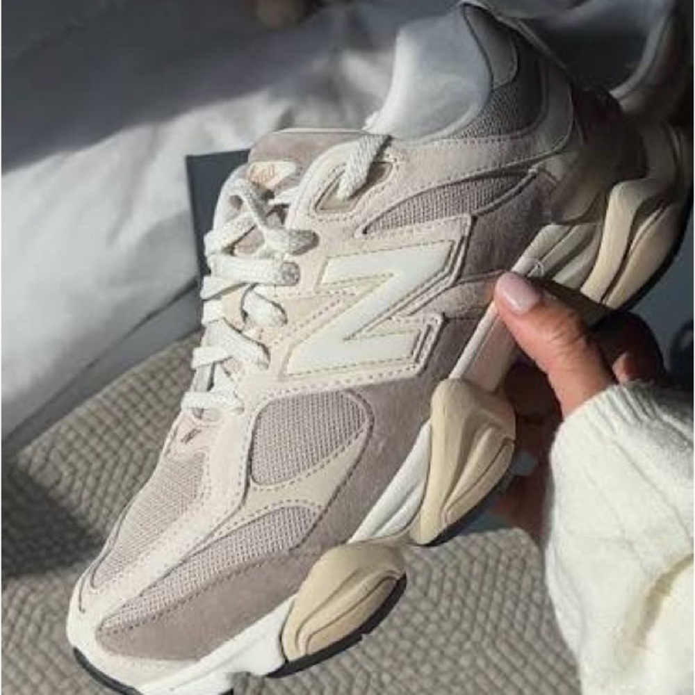 New Balance 9060 | Linen / Timberwolf | W 7.5